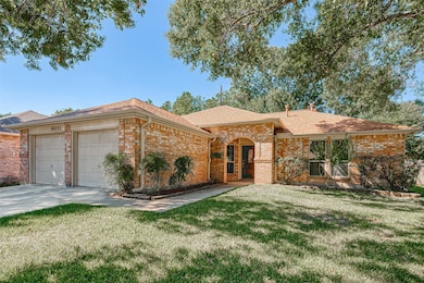 9011 Saratoga Forest Dr, Houston, TX 77088 - photo 2
