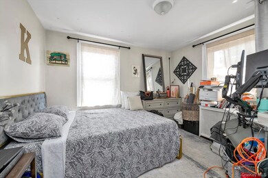 4360 Auburndale Ln, Flushing, NY 11358 - photo 5