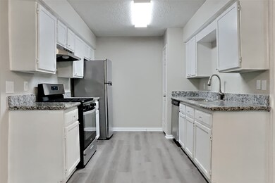 15 S Drifting Leaf Ct, Spring, TX 77380 - photo 4