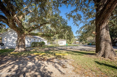 604 Magnolia Ave, Ocean Springs, MS 39564 - photo 6