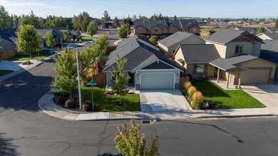 2920 NW Hemlock Ln, Redmond, OR 97756 - photo 2