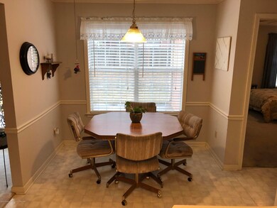 Eat-in Kitchen