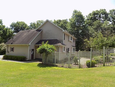 197 Hawthorne Dr, Milford, PA 18337 - photo 3