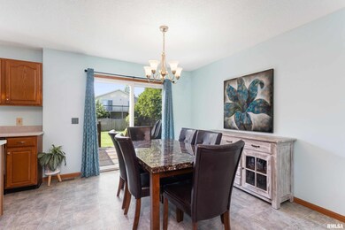 2351 W 61st St, Davenport, IA 52806 - photo 4