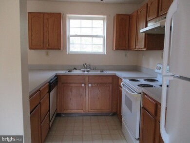 22121 Victorian Dr, California, MD 20619 - photo 4