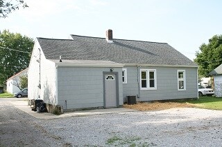 552 W Armstrong St, Frankfort, IN 46041 - photo 2