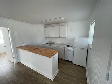 107 Holmes Dr, Pensacola, FL 32507 - photo 5