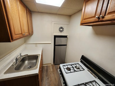 37 Jennings Ave unit 2, Patchogue, NY 11772 - photo 6