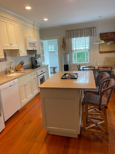 43 Cottage St, Edgartown, MA 02539 - photo 5