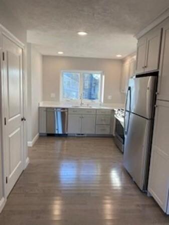 18 1/2 Dalton Ct unit 18 1/2, Peabody, MA 01960 - photo 3