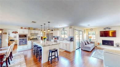 Remodeled Kitchen with soft close drawers/doors, g