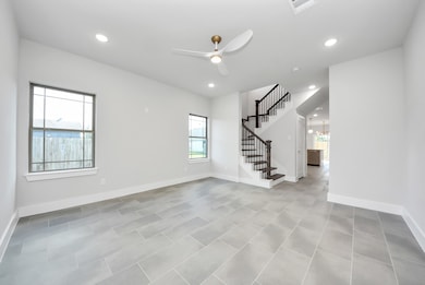 1110 E Main St, La Porte, TX 77571 - photo 5