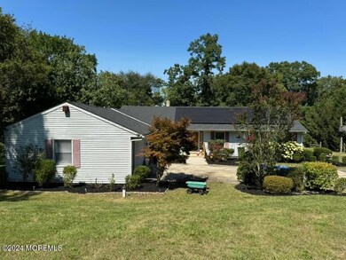 Front of home w driveway view