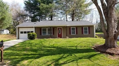 122 Wicklow Dr, Asheville, NC 28806 - photo 2