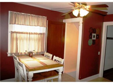 Kitchen Eat-in kitchen, table is negotiable!