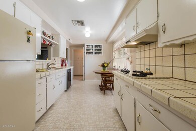 22119 Strathern St - HsHProd-30