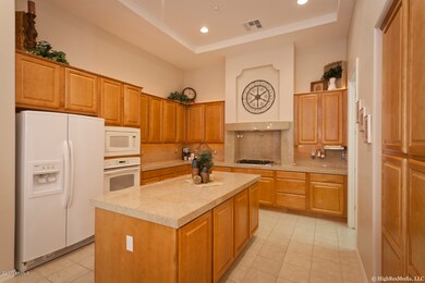 7_Huge Kitchen