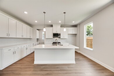 524 Marcus Ln, Crowley, TX 76036 - photo 2