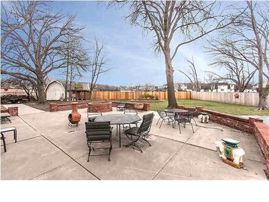 Seating wall for parties