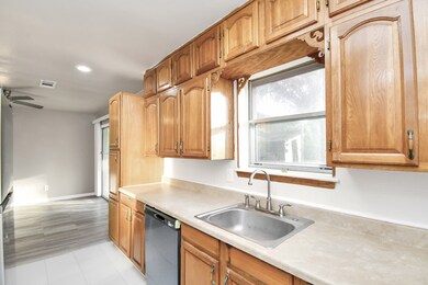 5809 Arthington St, Houston, TX 77053 - photo 6