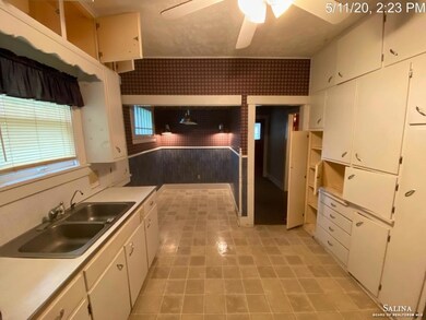 733 W 9th St, Concordia, KS 66901 - photo 2