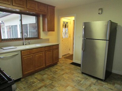 211 W 11th St, La Porte, IN 46350 - photo 6