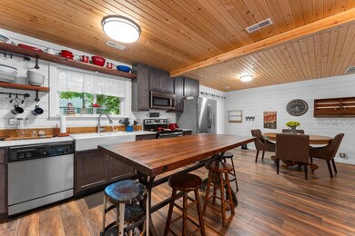 Stainless Steel appliances stay