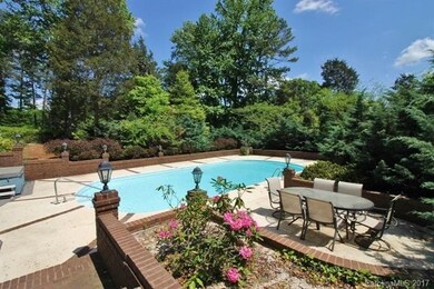 In-ground pool, hot tub and plenty of decking for 