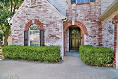 Don't you just love the archwork brick detailing?