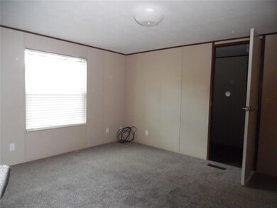 956 Agnes Cir, Springtown, TX 76082 - photo 5