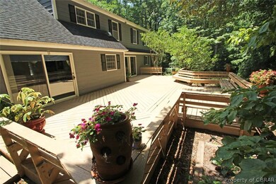 Huge back deck with built-in bench seating