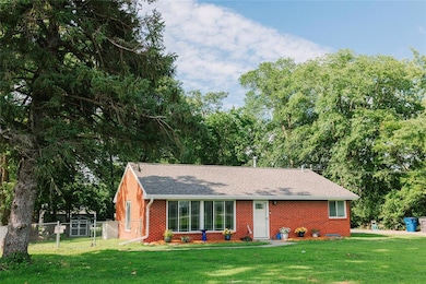 2660 E Payton Ave, Des Moines, IA 50320 - photo 2