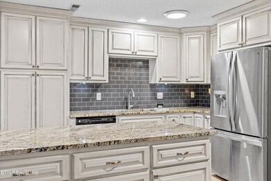 141 Chatuga Dr, Loudon, TN 37774 - photo 6