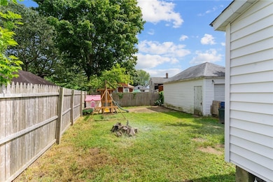 22 Powhatan St, Warwick, RI 02889 - photo 2