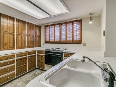 11308 Benttree Cir, Oklahoma City, OK 73120 - photo 7