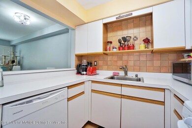 23 Fuller Ct unit A, Staten Island, NY 10306 - photo 6