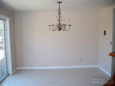 22960 Yucca Ct, Bend, OR 97701 - photo 4