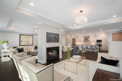 Ritz-Carlton Residences unit 3211, North Hills, NY 11040 - photo 6