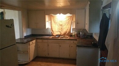 1747 Mansfield Rd, Toledo, OH 43613 - photo 3