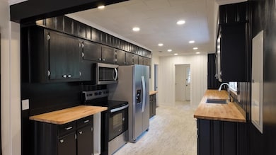 220 Thompson St, Walterboro, SC 29488 - photo 7