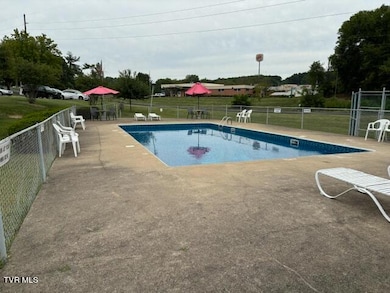 carriage hills pool 4