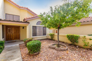 8873Myrtle_CourtYard
