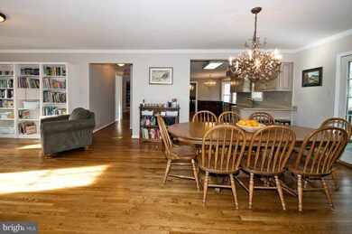 12216 Lake James Dr, Herndon, VA 20171 - photo 2