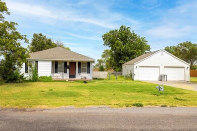 307 N SyMcOx St, Cordell, OK 73632 - photo 3