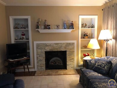 1910 SW Arnold Ave, Topeka, KS 66604 - photo 3