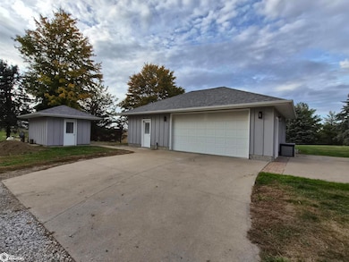 2645 255th St, Oskaloosa, IA 52577 - photo 2