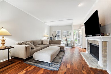 11711 Memorial Dr unit 395, Houston, TX 77024 - photo 4