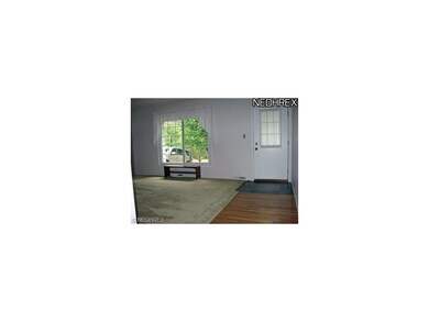 Entry / Living room