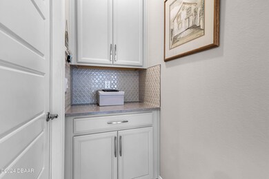 Drop station with storage
