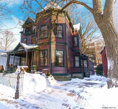 52 Franklin St, Saratoga Springs, NY 12866 - photo 2